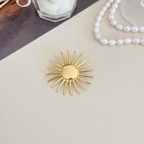 New Lobster Irregular Brooches Gold Plated Starfish Geometric Brooches Metal Glossy Finish Lapel Pins Jewelry Accessories