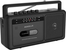 "Roxelle" nešiojamasis AM/FM radijo kasetinis magnetofonas, "Retro Boombox" su BT transliacijos funkcija, USB atkūrimo ir įrašymo funkcija, ausinių lizdas, dvigubas maitinimas (kintamosios srovės arba akumuliatoriaus), automatinio sustabdymo kasetė, TAP-1
