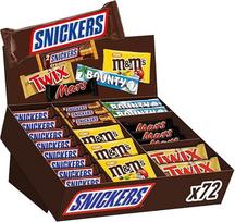 Šokoladinių batonėlių dėžutė - "Snickers", "Mars", "Twix", "M&M's", "Bounty" ir "Snickers" kreminis žemės riešutų sviestas - birių šokoladinių saldainių vakarėlių mišinys Kalėdų šokolado stendas su 72 batonėliais