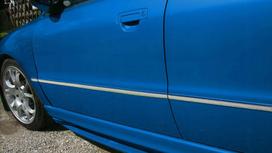 Audi A4 B5 - CHROM šoninių durelių apsaugos moldingai