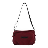 Women's Water-Repellent Nylon Crossbody Bag: Autumn/Winter Casual Solid Color Shoulder Bag raudona
