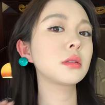 Holiday feng shui drop raffia earrings are small, fresh, fashionable and simple, versatile stud earrings, design sense, niche earrings wholesale