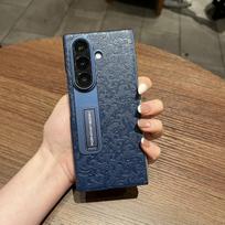 For Samsung Galaxy Z Fold 7 Case Fashion Flower Print Relief PU Leather Bracket Phone Cover For Galaxy Z Fold7 Shell Non-Slip Galaxy Z Fold7 mėlyna
