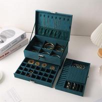 Retro Velvet Dark Green Jewelry Box - Three-Layer Storage for Earrings, Rings, and Necklaces 24.5 x 17.5 x 12 cm tamsiai žalia spalva
