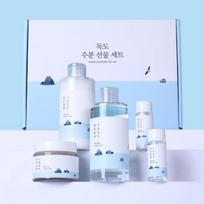 ROUND LAB 1025 Dokdo drėkinamoji odos priežiūros dovanų rinkinys – Tonikas 220ml + Losjonas 220ml + Kremas 50ml Drėkinamasis korėjietiškos odos priežiūros rinkinys