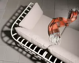 Lauko sofa Collier, trivietė, metalinė su pagalvėlėmis, balta
