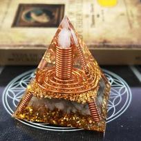 Crystal Gravel Pyramid Energy Generator - Decorative Resin Epoxy Desktop Ornament 6 cm