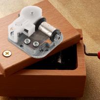 Mechanizmas muzikos dėžutei su laikrodžio mechanizmu Pasidaryk pats Pakeičiama dalis Nuolatinė melodija Nereikia rankinio darbo Patobulinta garso kokybė Pauzė juoda