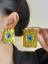 Fashion Metal Oversized Square Earrings with Eye Motif Textured Surface Statement Jewelry for Women and Girls Unique Design One Size geltona