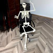 Helovino skeletas Gyvo dydžio žmogaus skeletas su judančiais sąnariais ABS Lauko dekoracijos Baisūs nuotraukų rekvizitai Šventės reikmenys CN gray