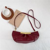 Luxurious and Elegant Cloud-style Banquet Personalized and Versatile Handbag and Crossbody Bag raudona