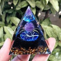 Crystal Gravel Pyramid Resin Ornament: Home & Office Decoration Gift. 5 cm (Neutral Color Box)