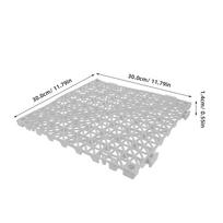 2Pcs Interlocking Bathroom Floor Mats Tiles 30x30cm Anti-Slip Drainage Mat for Shower Pool Deck Outdoor Modular Splicing Design šviesiai pilka spalva