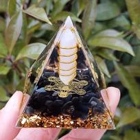 Crystal Gravel Pyramid Resin Ornament for Home or Office Decoration 5cm (Neutral Color Box)