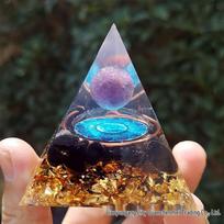 Handmade Crystal Gravel Resin Pyramid Ornament Neutral Color Box Packaging