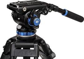 "Benro S6 PRO" plokščios bazės skystoji vaizdo galvutė, 13,2 lb maksimali, 6 žingsnių atsvara (0-5), 1/4"-20 priedų laikikliai, 3/8"-16 galvos laikiklis, su rankena (S6PRO), juoda