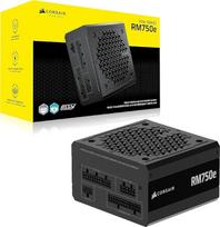"Corsair RM750e (2025)" visiškai modulinis ATX maitinimo šaltinis su 12 V-2x6 laidais, atitinkantis ATX 3.1 ir PCIe 5.1 reikalavimus, "Cybenetics Gold" efektyvumas, 105 °C vardiniai kondensatoriai, modernus budėjimo režimas, juodos spalvos