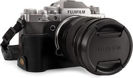 "MegaGear Ever Ready" natūralios odos fotoaparato pusinis dėklas su dirželiu, suderinamas su "Fujifilm X-T4