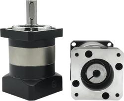 23 Variklio reduktorius Planetinė pavarų dėžė 57 Variklio pavarų dėžė Didelio tikslumo krumpliaračių greičio reduktorius 60 mm Servo reduktorius (8 įvesties 14 velenų, santykis 50:1)