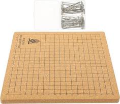 DECHOUS Korkplatte Makramee Brett mit Robusten T-Nadeln 20X20cm Bastelbrett zum Messen von Armbandprojekten Geeignet für Schmuckherstellung und Schneiderarbeiten