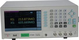 LCR tiltelis Skaitmeninis LCR matuoklis laboratoriniam stalui ET3503 Didelio tikslumo skaitmeninis LCR tiltelis +/- 0,05 % tikslumas Matavimo diapazonas 10 Hz ~ 300 kHz 6 1/2 skaitmenų ekranas Nuolatinis veikimas 200-240 V indukcinis