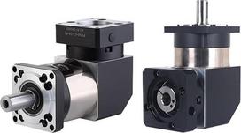 Planetengetriebe 90 Grad, Spiel ≤ 10 Arcmin, Übersetzung 3~100:1, für Nema42/52 Schrittmotor 3 Phasen 110/130 mm (Giallo, Speed Ratio 4 to 1)