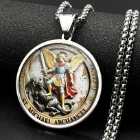 ŠVENTASIS MYKOLAS Arkangelas, nugalintis velnią, Stiklinis medalis Pakabukas Karoliai Nerūdijantis plienas Paauksuotas Krikščioniškas Amuletas Papuošalai
