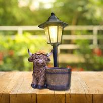 Karvės statulos aksesuaras su saulės šviesomis dervos figūrėlė modernus ornamentas gyvūno skulptūra vejai Wood Bucket