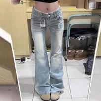 Plus Size Light Micro-Flare Low-Waisted Jeans with Lace Splice - Floor-Length Slim Fit for Curvy Figures, Horseshoe-Shaped. M šviesiai mėlyna spalva