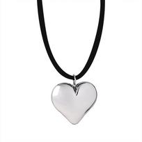 Hong Kong Style Retro Black Rope Peach Heart Love Pendant Necklace Niche Personality Versatile Sweet Sister Collarbone Chain Adjustable Jewelry