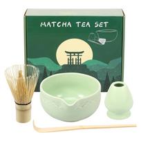 5 vnt. Matcha rinkinys Elegantiškas Matcha arbatos rinkinys apima Matcha dubenėlį, Matcha šluotelės laikiklį, Bambukinę Matcha šluotelę ir samtelį arbatos mėgėjams žalia