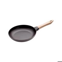 STAUB - Ketaus keptuvė su medine rankena, 24 cm, Juoda