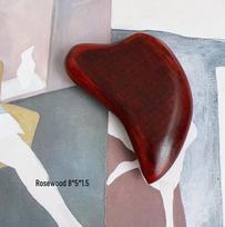 Purple Sandalwood Gua Sha Board: Heart-Shaped Acupressure and Massage Tool for Face, Neck, and Waist. rožinis miškas