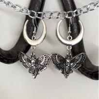 Exquisite Gothic Sliver Color Crescent Moon Skeleton Death Moth Insect Pendant Dangle Earrings for Women Halloween Witch Jewelry