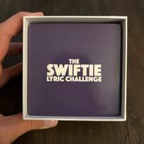 Swiftie žodžių iššūkio kortų žaidimas paaugliams ir suaugusiems, pagamintas iš popieriaus