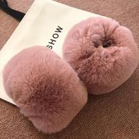 Žiemos šiltas moteriškas rankų šildytuvas dirbtinio lapės kailio minkštas elastingas riešo užsegimas ant rankogalių Rankų šildytuvas pliušinis storinantis priedai beige