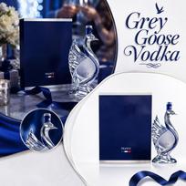 Collectible Goose Shaped Glass Decanter Bottle for Liquor Display and Storage with Intricate Wing Design and Sturdy Base Suitable for Home Bar One Size