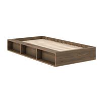 Tamsios natūralios spalvos iš pušies masyvo viengulė lova be galvūgalio su lovos grotelėmis 90x200 cm Ziggy – Karup
