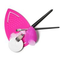 Makiažo kempinėlių valiklis BeautyBlender Keep It Clean BB20468, rinkinį sudaro: guminis valymo padėkliukas-pirštinė ir muiliukas