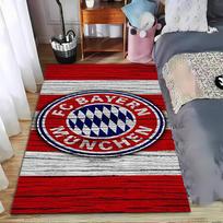 Raudonas ir baltas FC Bayern Miuncheno emblemos kilimas su medžio rašto tekstūra. Tinka naudoti kaip neslystantis kilimėlis svetainės, miegamojo sofoms. 40x60cm( 15x23in )