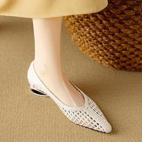 French woven retro hollow light mouth single shoes niche light luxury pointed V mouth soft sole comfortable fashion mother shoes 34 balta