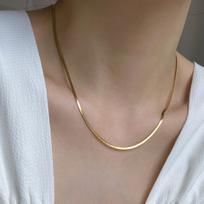 Gold Clavicle Chain Flat Snake Bone Necklace for Women, 18K Gold Plated, Simple and Elegant, with A Sophisticated Feel 2.5mm auksas