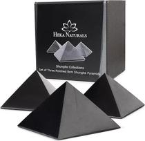 "Heka Naturals" poliruoti šungito piramidės kristalai, 3 vnt. | 8 cm - juodi mineraliniai akmenys dekoracijoms ir meditacijai - gyvenamojo kambario kristalai - natūralus barjeras ir valiklis - fulerenai