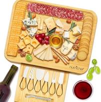 "Nutrichef" bambukinių sūrio lentelių rinkinys - 44,5 x 32,8 cm su stalčiumi - stačiakampė sūrio lenta su 6 sūrio peiliais, serviravimo lėkštė Antipasti, furšetui ir vakarienei