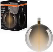 "Osram Vintage 1906 Big Globe" yra reguliuojamo ryškumo dekoratyvinė lempa su LED magnetinio siūlelio technologija, 4,8 W, 1800 K, E27 jungtis, dūminis stiklas, 200 mm skersmens, spalvų atkūrimo CRI 80.