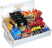 "World of Sweets" užkandžių dėžutė - saldžių ir sūrių užkandžių mišinys su šokolado batonėliais, vaisių guminėliais ir užkandžiais - dėžutė su stovu ir skyriais