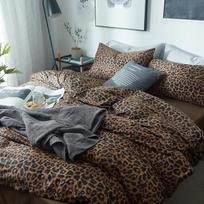 Lanqinglv Lovos patalynė 135 x 200 cm 4 dalių Leopardo raštas Ruda "Leo" mikropluošto estetiškas "Oeko-Tex" patalynės komplektas Seksualus stilius - antklodės užvalkalas su užtrauktuku ir 2 pagalvių užvalkalai 80 x 80 cm
