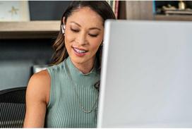 Hewlett Packard (HP) Baltos „Poly Voyager Free 60 UC“ ausinės + BT700 USB-A adapteris + pagrindinis įkrovimo dėklas (7Y8L3AA)