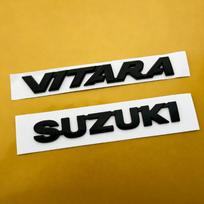 TLIN5 Suzuki Vitara priekinių grotelių emblema, galinės bagažinės ženklelis, blizgus juodas ABS logotipas, automobilio išorės lipdukas, dekoratyvinė detalė