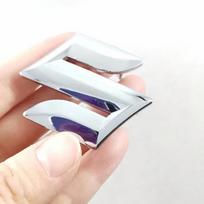 LWVD4 4.5x4.5cm Automobilio vairo rato emblema Logotipas Stilius Suzuki ženkleliui Vitara Swift SX4 S-cross Naujas Alto Alivio Automobilio priedai 4.5x4.5cm sidabras